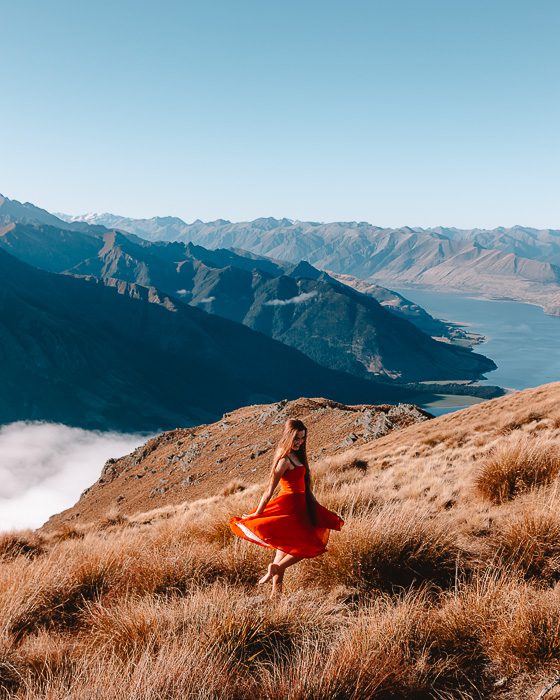 Dancing between lakes, Dancing the Earth